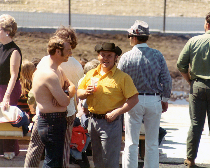 Sonny Barrett(yellow shirt)