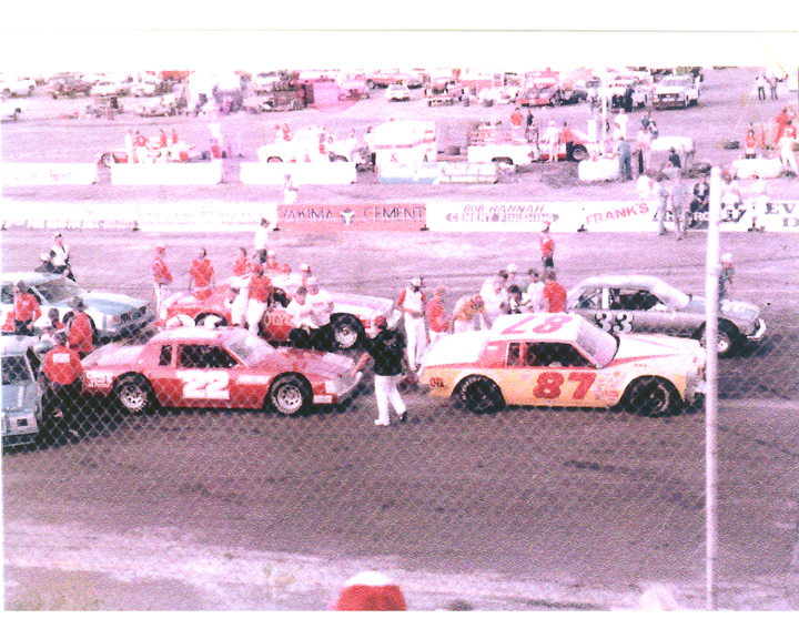 Gordy Rivenburg #87, Bobby Alison #22