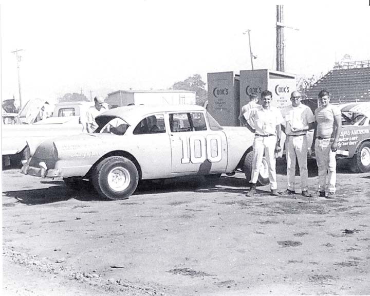 Dick Nyberg(center)