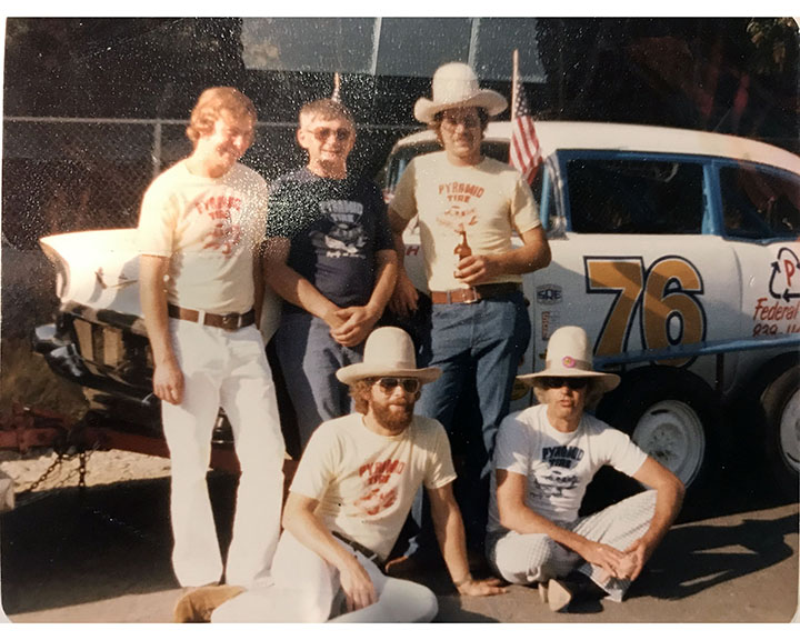 1977-76  car pit crew / Terry Boyle